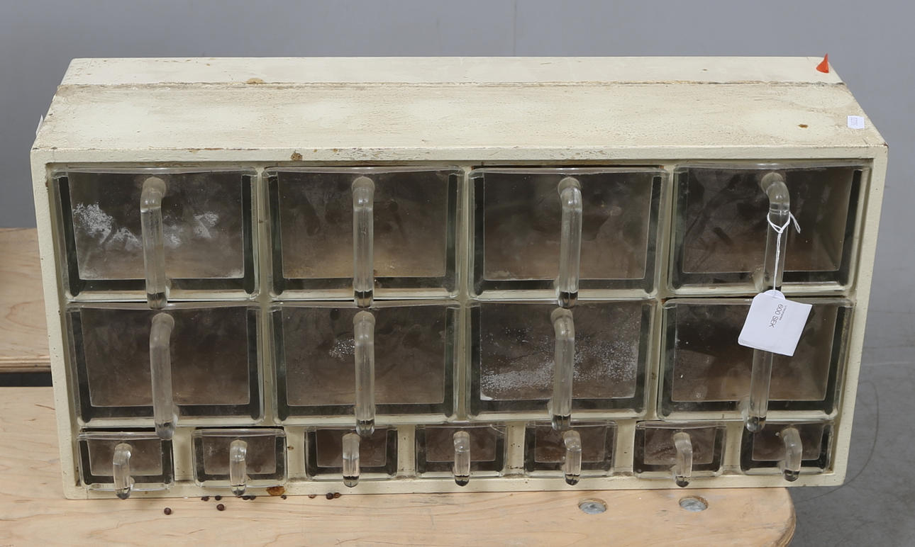 KRYDD- OCH SPECERIEUPPSATAS, vägg, 1900-tal.