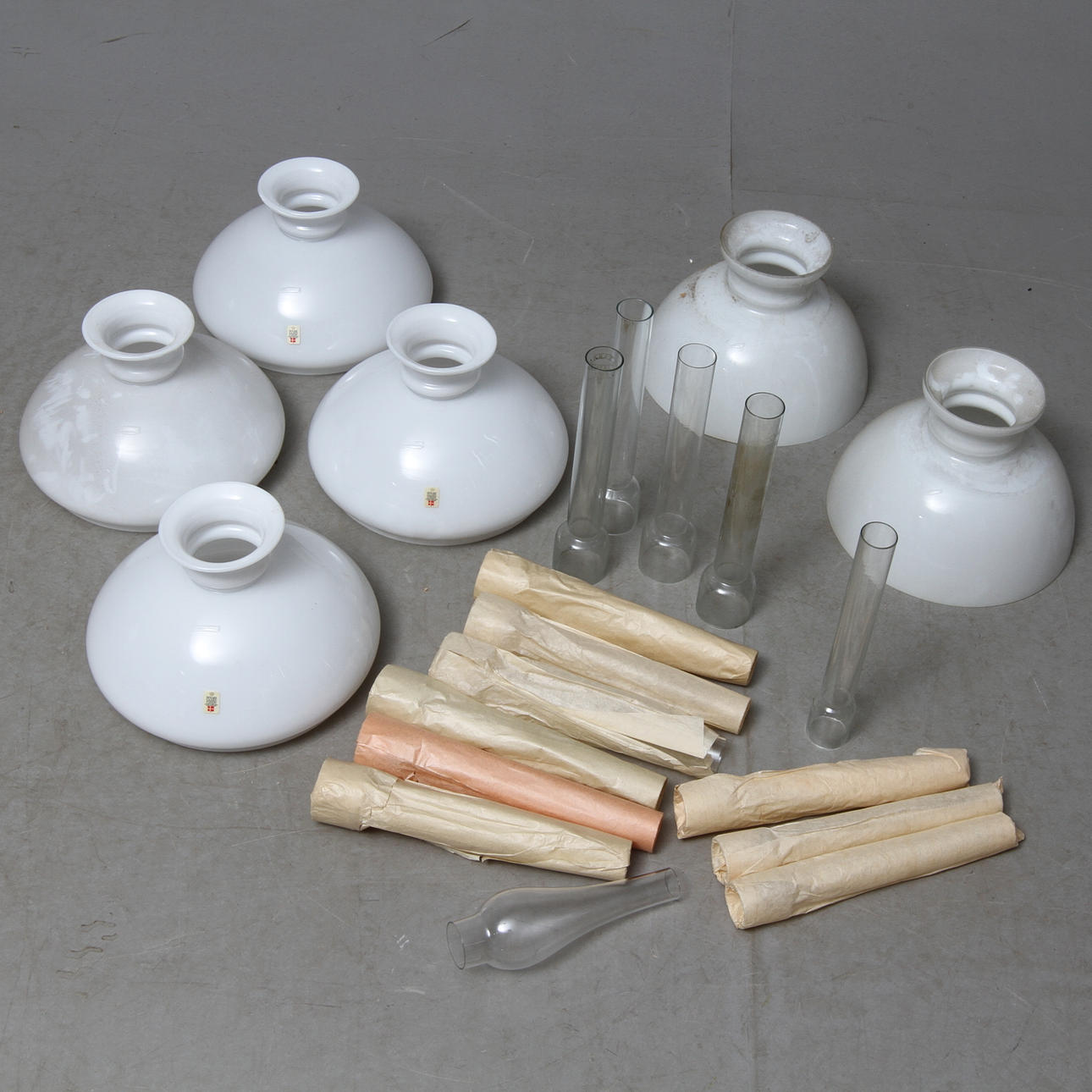 LAMPKUPOR, 6 st, samt BRÄNNARRÖR, 15 st, glas, 1900-talets slut.