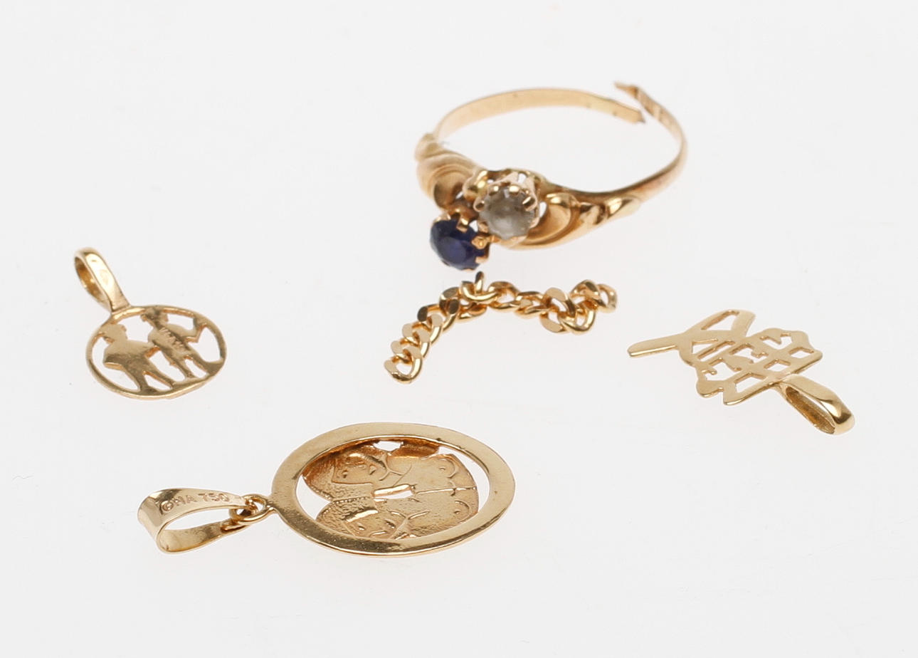 PARTI GULDSKROT, 18k guld, vikt ca 3,9 gram.