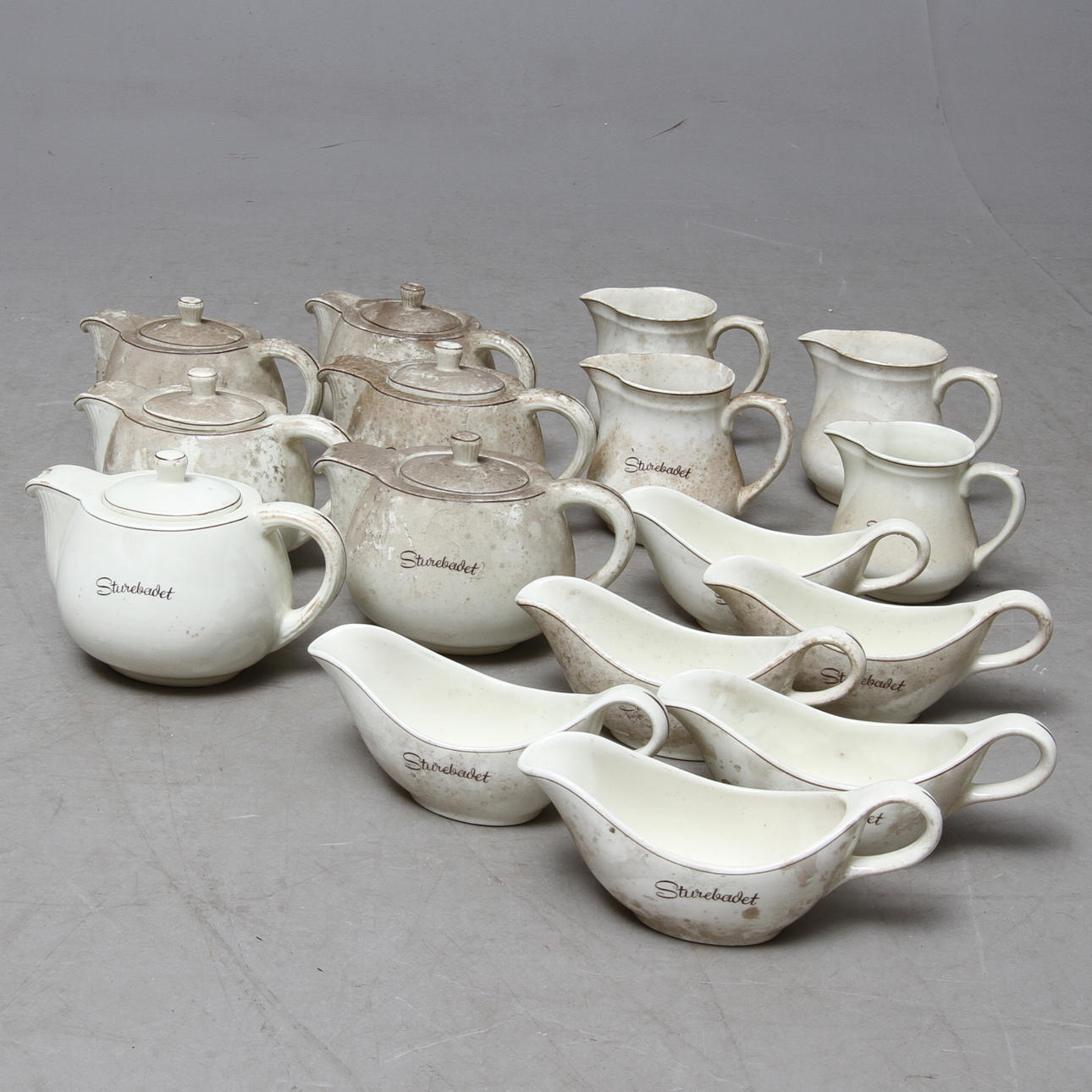 PARTI PORSLIN, tekannor, tillbringare, såsskålar, märkta "Sturebadet", Gustavsberg.