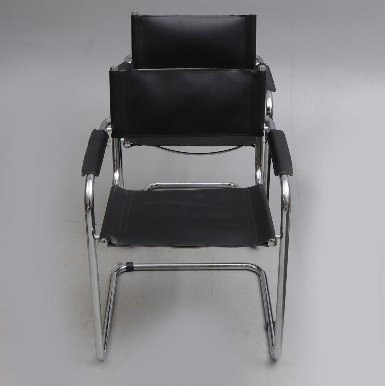 Zwei Bauhaus-Stühle, Italien.