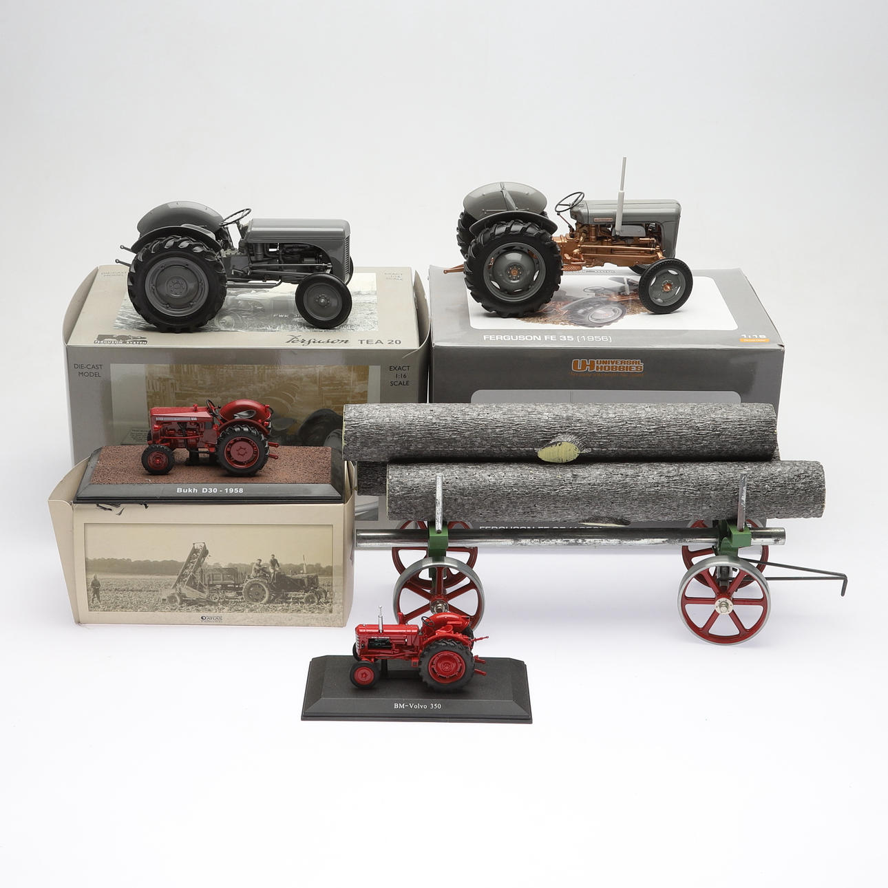 MODELLTRAKTORER, 5 st, b.la. Ferguson "Grålle".
