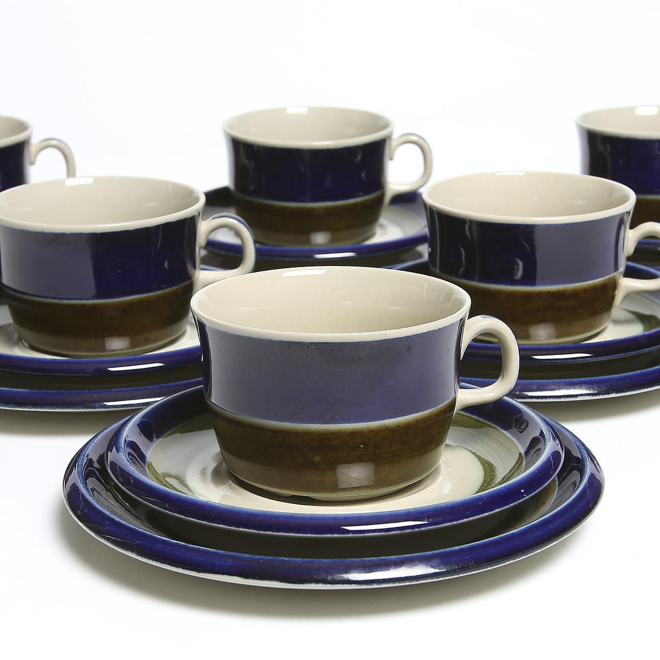 TEKOPPAR, FAT samt ASSIETTER, 18 delar, "Elisabeth", Marianne Westman, Rörstrand. 1900-tal.