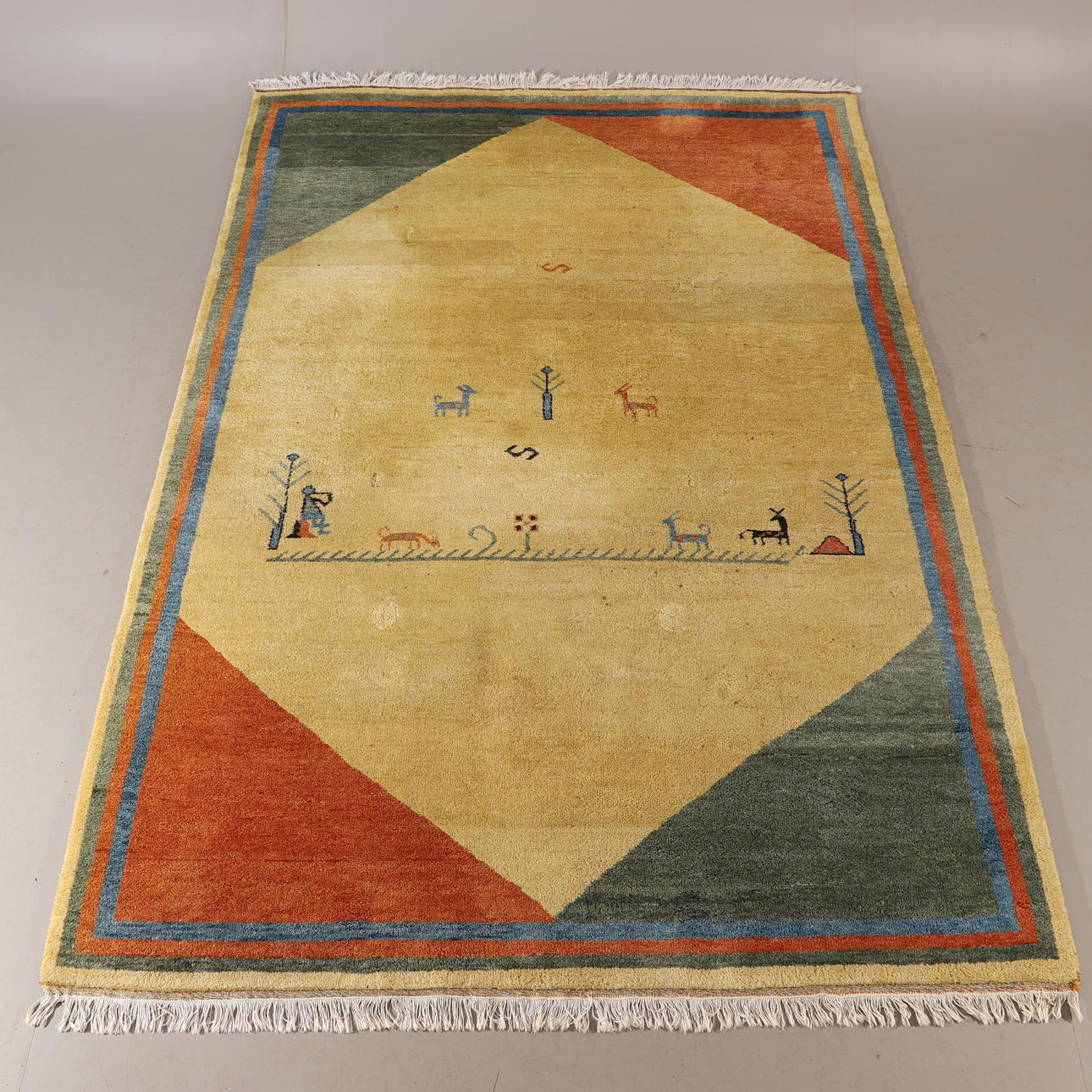 EIN TEPPICH, „Gabbeh“, Indien, 302 x 208 cm.