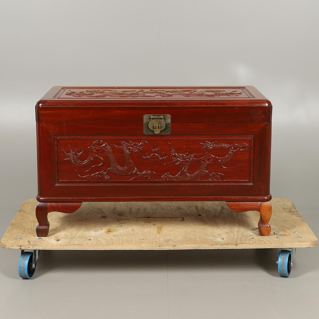 FAR EASTERN CAMPHORWOOD BLANKET BOX.