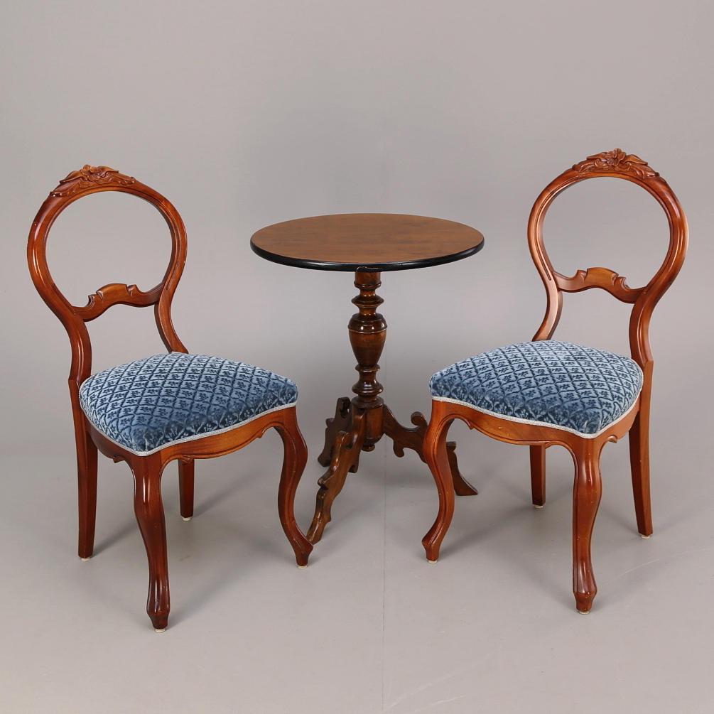 STOLAR ett par, nyrokokostil + PELARBORD nyrokoko 1800-/1900-tal.