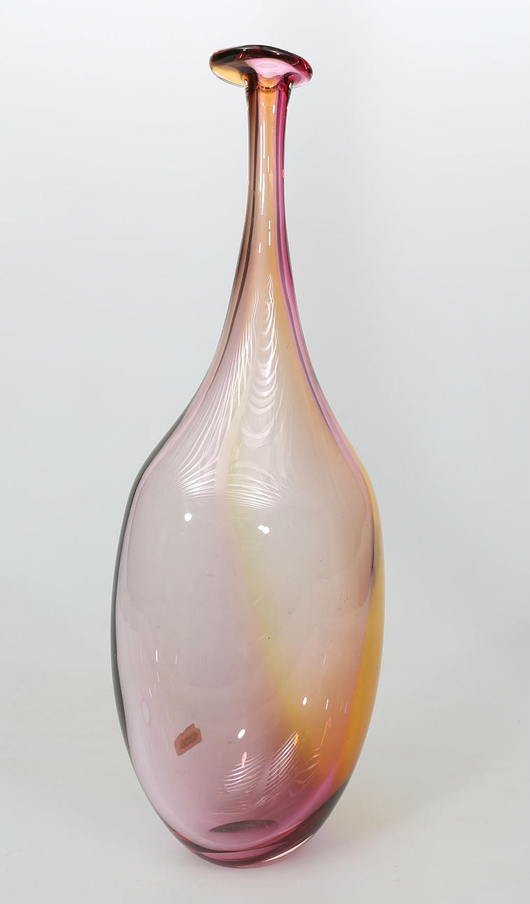 KJELL ENGMAN. Vas, glas, Kosta Boda, signerad.