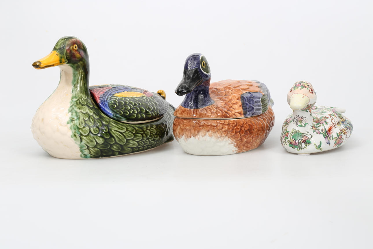 PRYDNADSANKOR, porslin, 3 stycken, 1900-talets andra hälft.