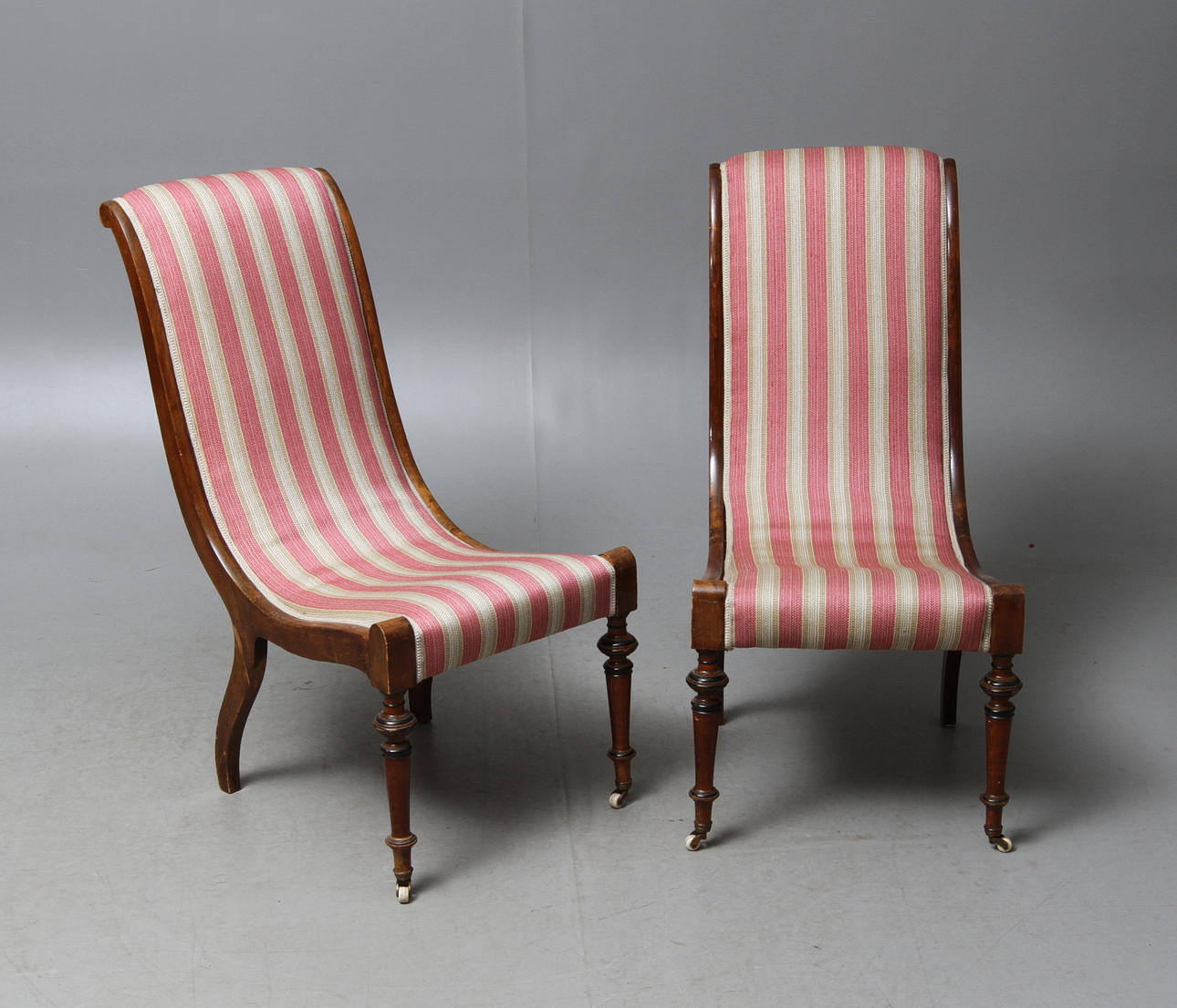 STOLAR, 1 par, sk svanstolar, sent 1800-tal.