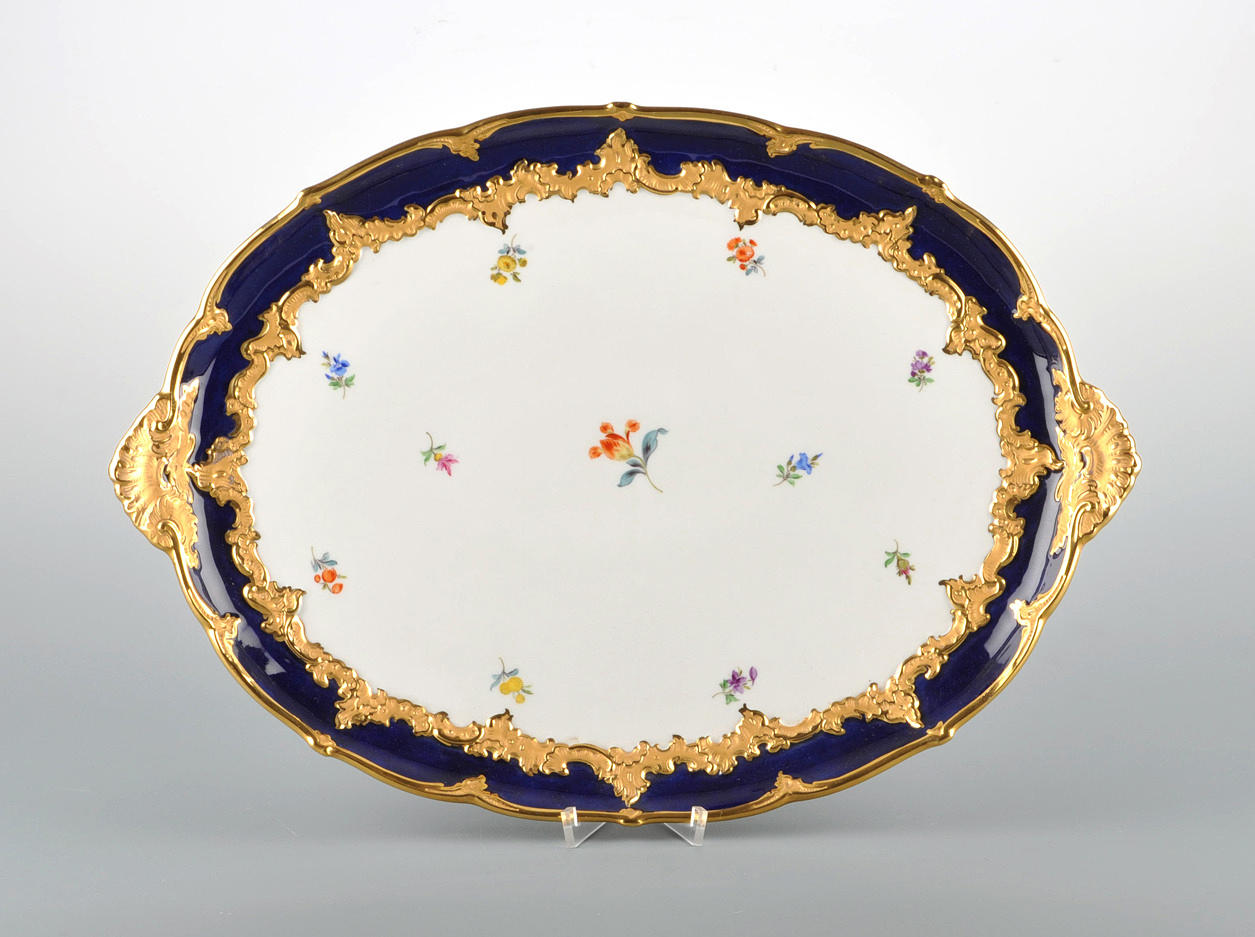 OVAL PLATTA med handtag, porslinsmanufakturen Meissen. 1900-tal.