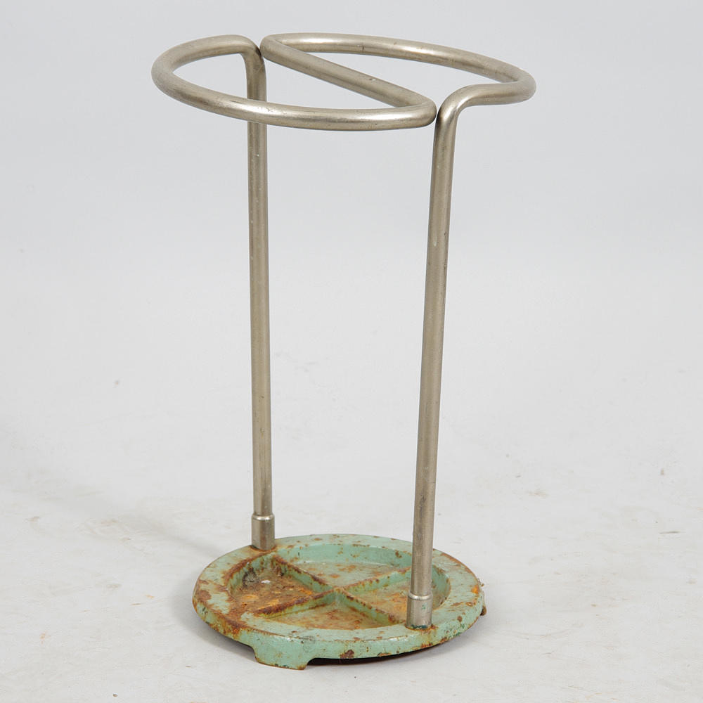 PARAPLYSTÄLL, funkis, krom med gjutjärnsfot.