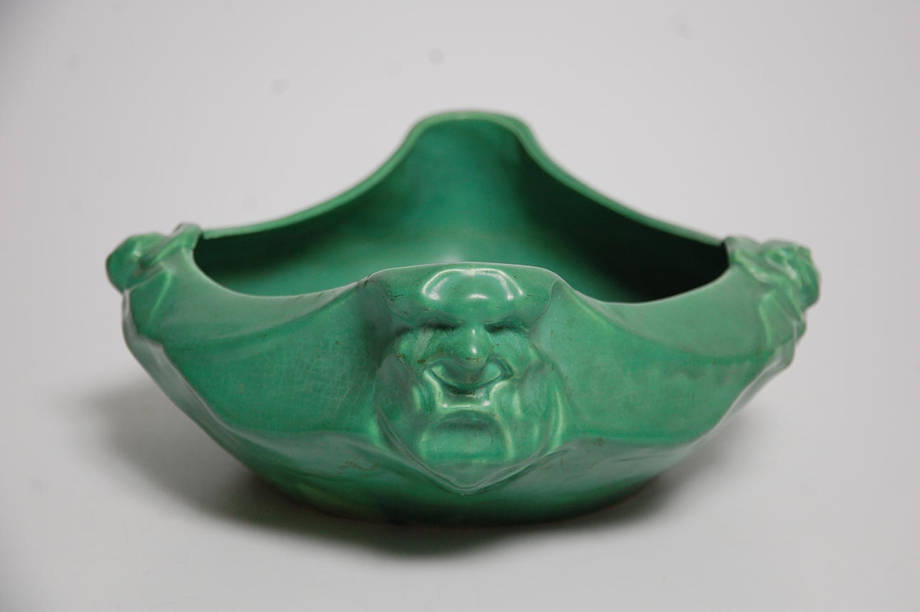 SKÅL, keramik, troligen Gösta Holm Höganäs, 1910.