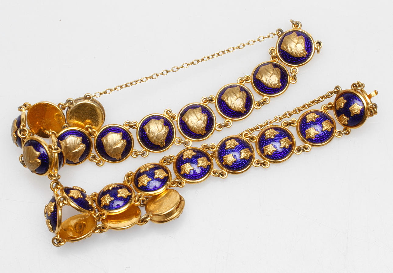 ARMBAND, 2 st, mässing och emalj, Sporring&Co, Stockholm.