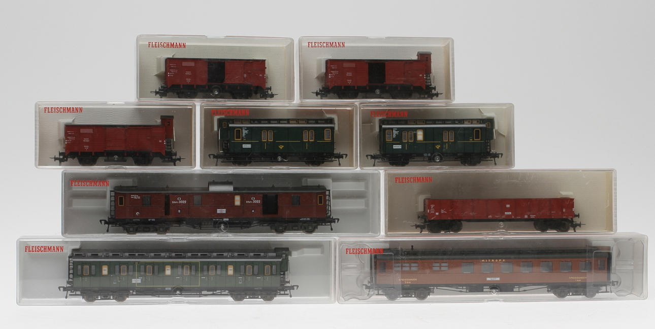 MODELLTÅG FLEISCHMANN 9 vagnar i originalkartonger.