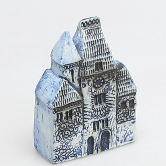 LISA LARSON. Hus, stengods, Signerad Lisa L, daterad -83 och numrerad 74/100.