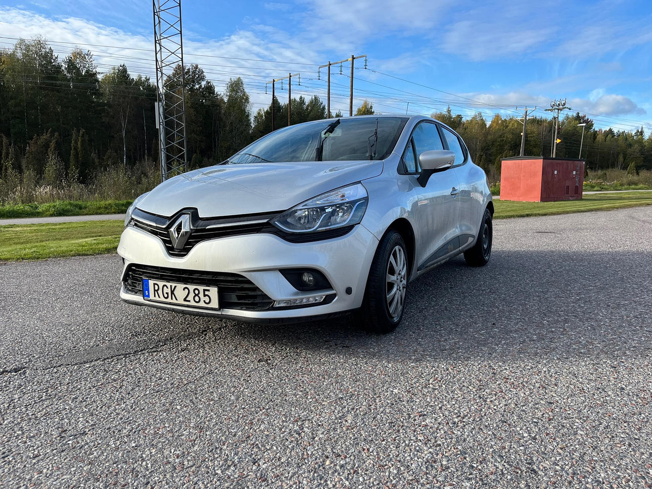 RENAULT CLIO 2017, geringe Kilometerleistung.