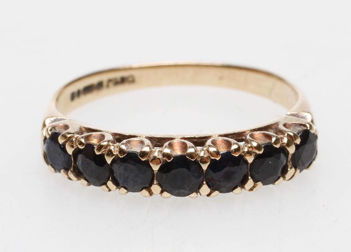 ALLIANSRING, guld 8k med stenar, vikt ca. 5,3 gram.