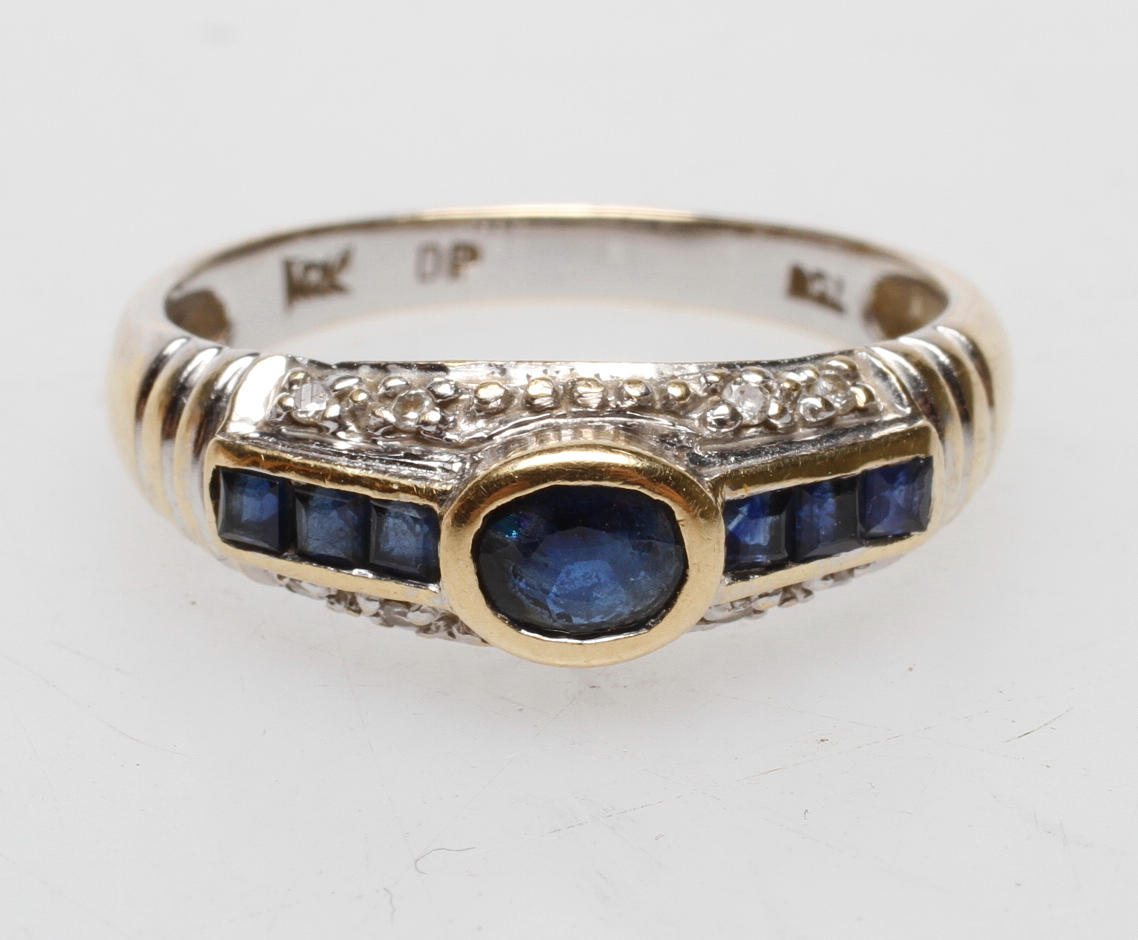 RING, guld 18k, med stenar, total vikt ca. 3,0 gram.