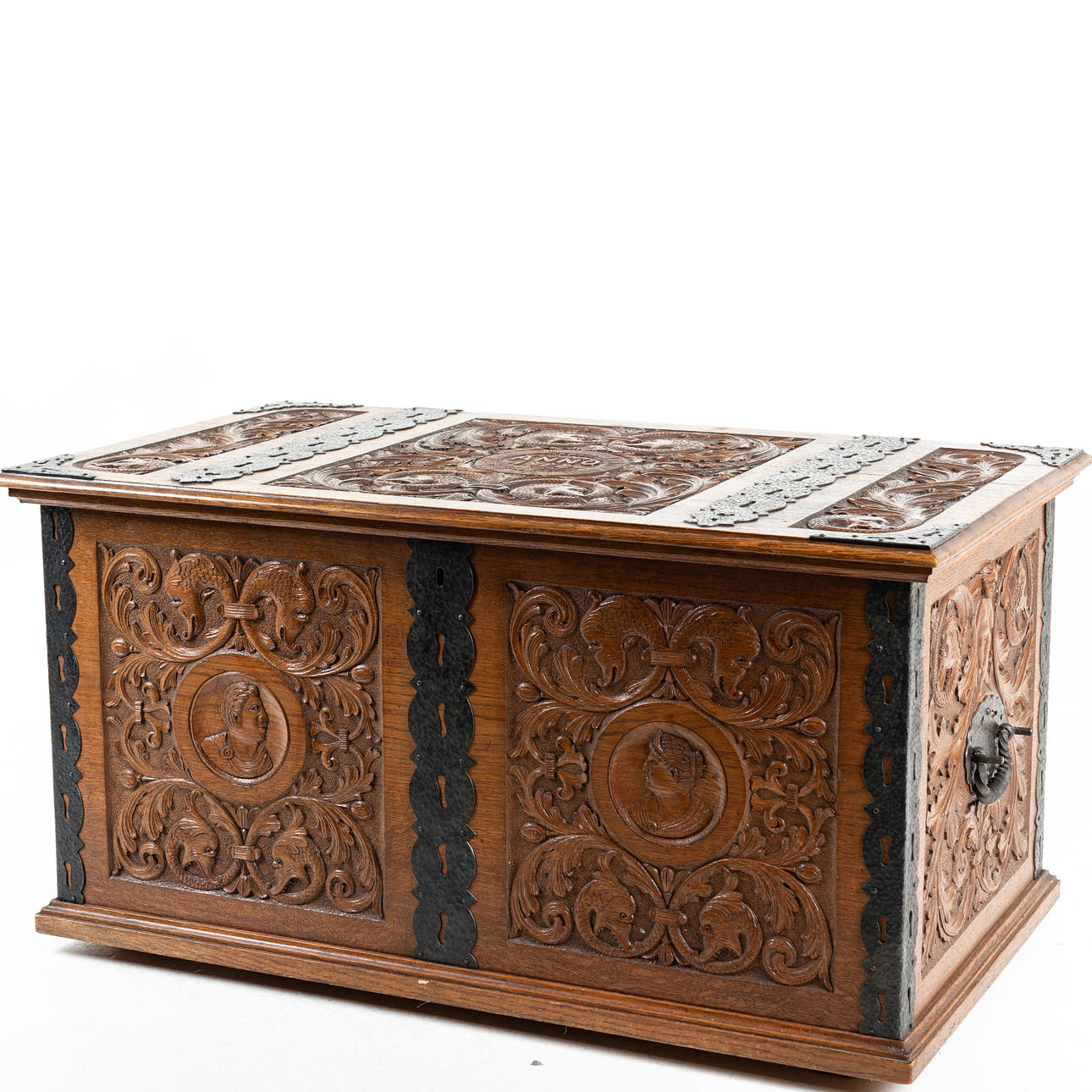 KISTA, Renaissance style, bears dating 1922.