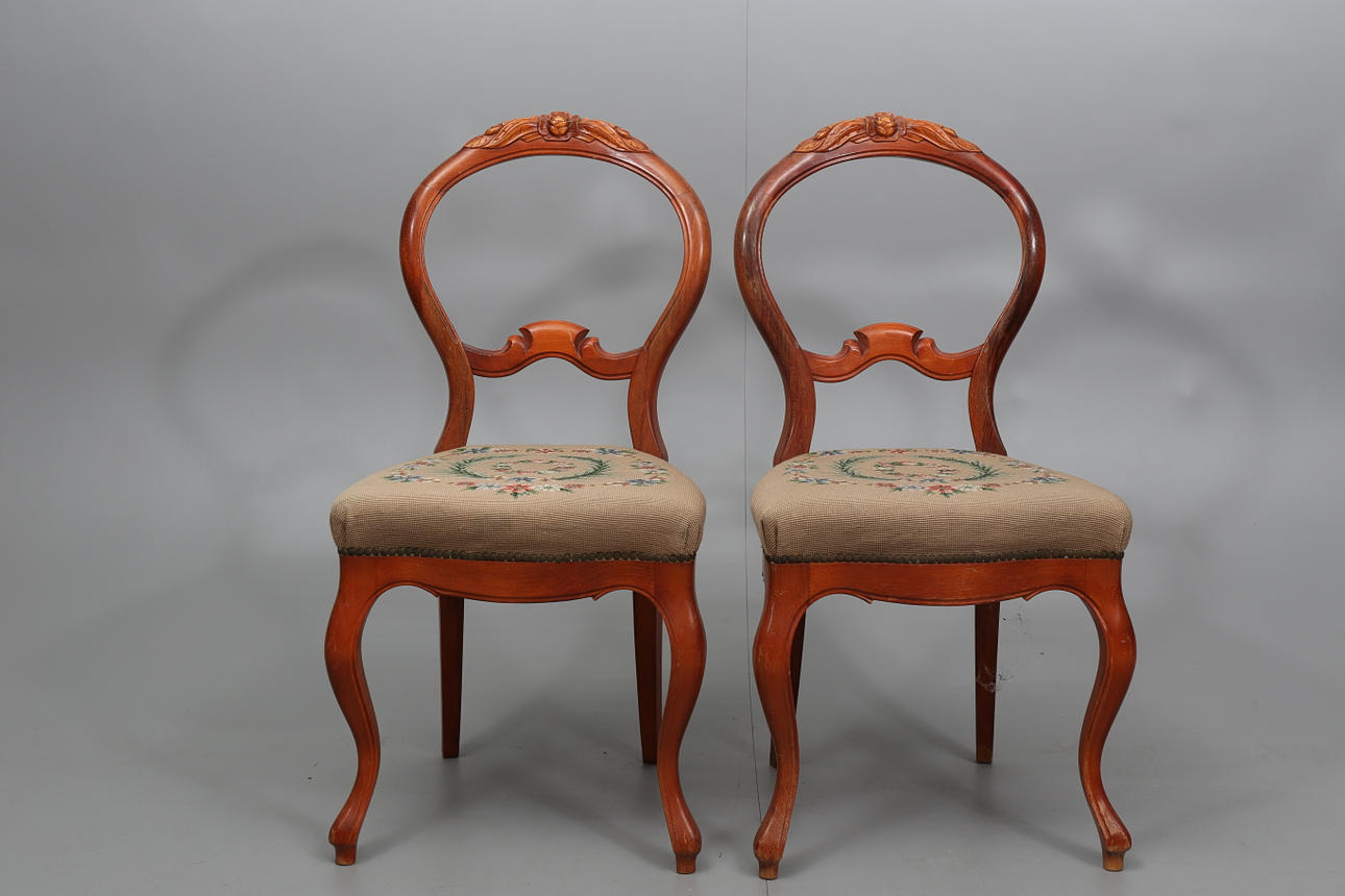 STOLAR, trä, broderad sits, nyrokokostil, 1900-tal.