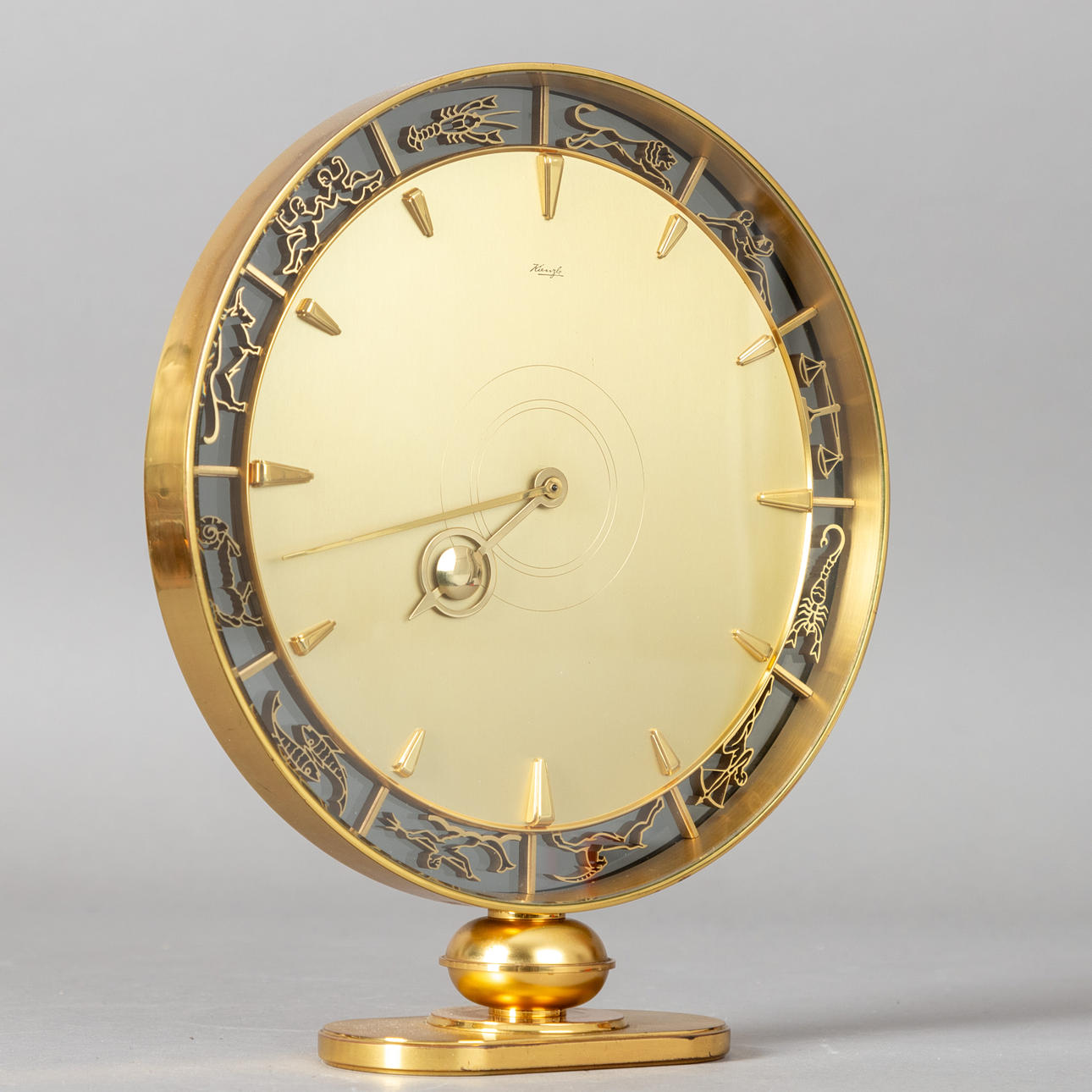 HEINRICH MÖLLER. Kienzle. 'Art Deco' table clock.