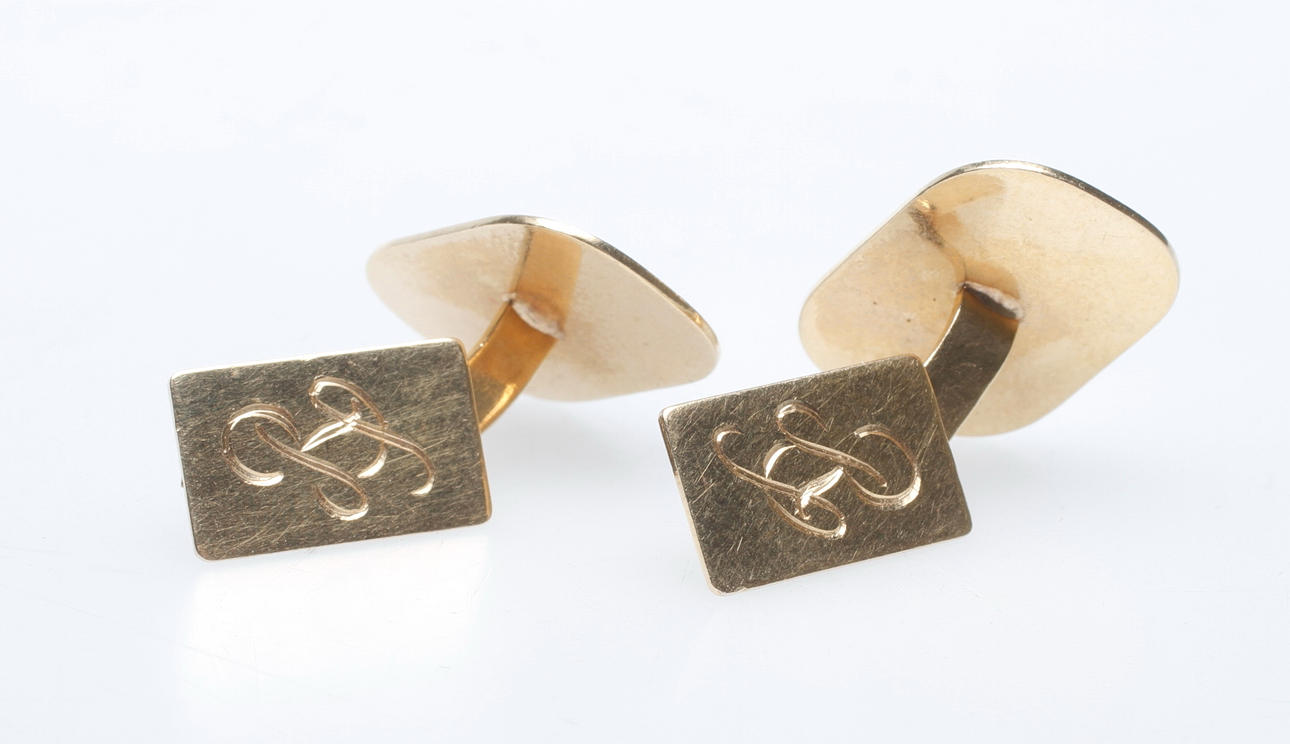 MANSCHETTKNAPPAR, 1 par, 18k guld, vikt ca 9 GR.