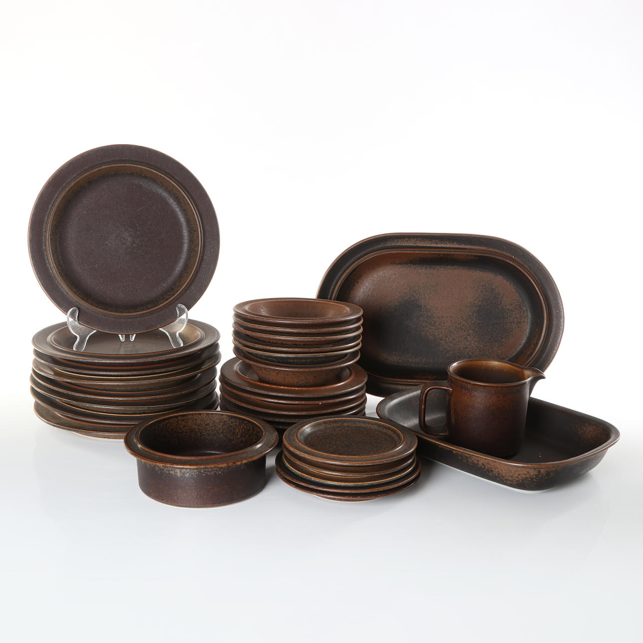 RUSKA, ASTIASTO, 46 KPL. Kiviavarat.