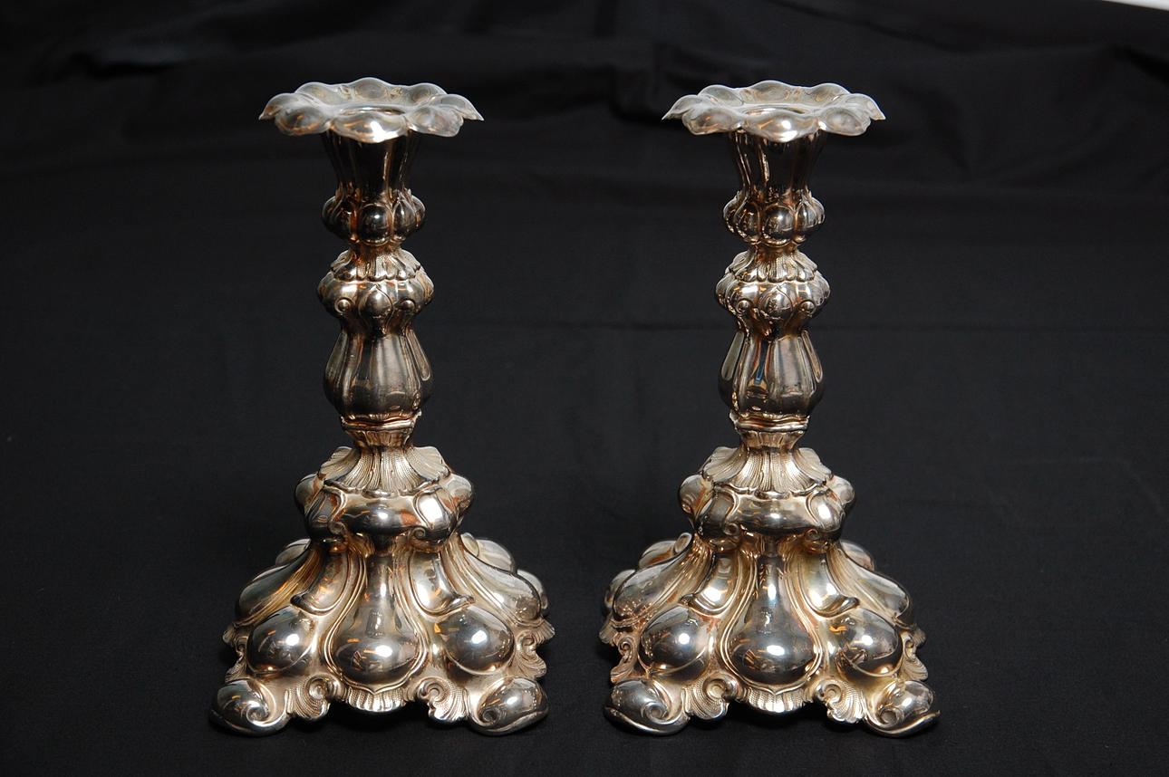 LJUSSTAKAR, 1 par, nysilver barockstil, 1900-talets mitt.