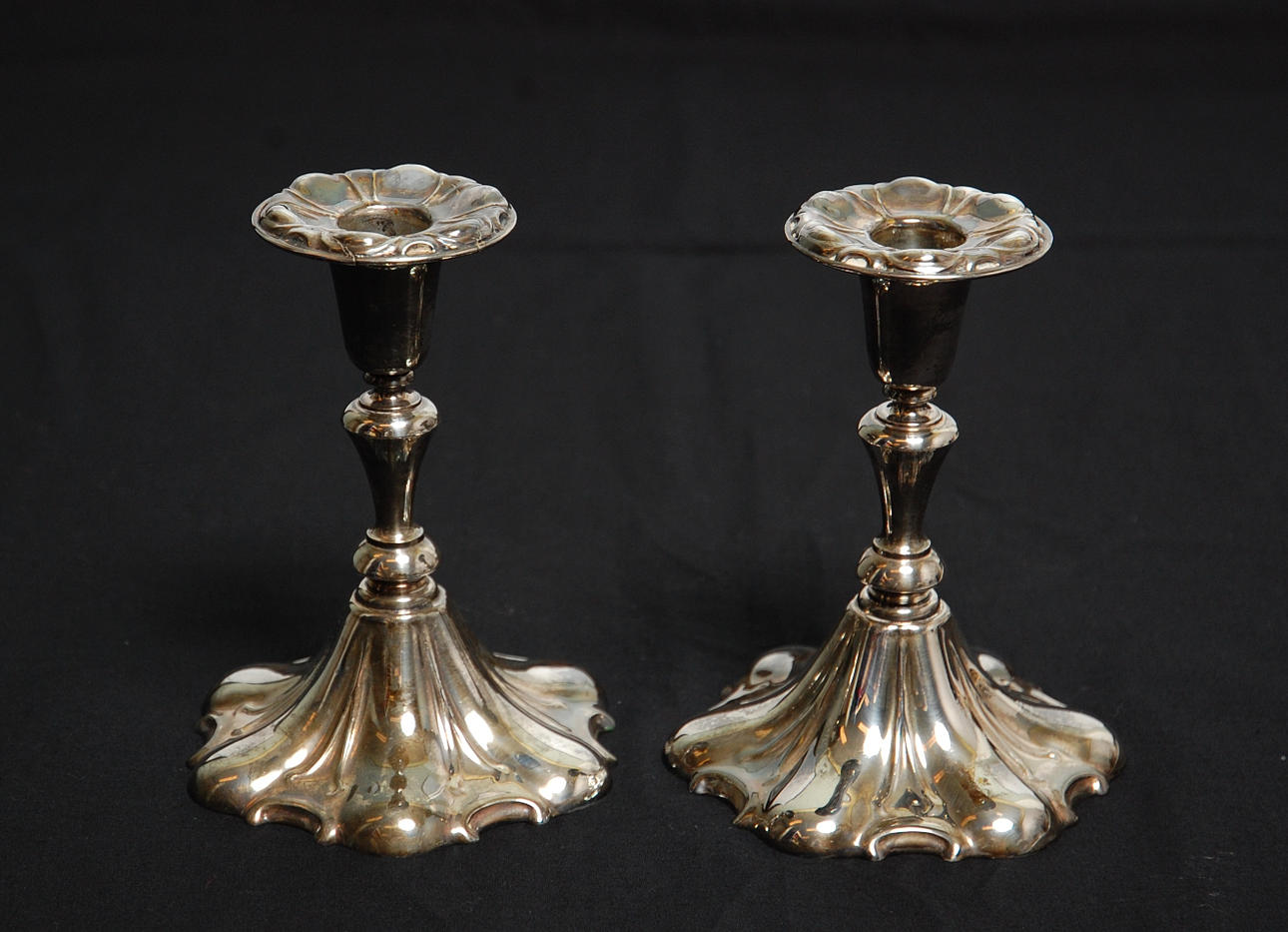 LJUSSTAKAR, 1 par, rokokostil, 1900-talets mitt.