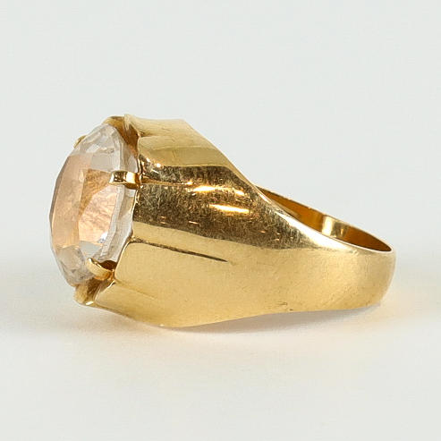 RING 14 k mit Stein. Prägung 585 RNS.