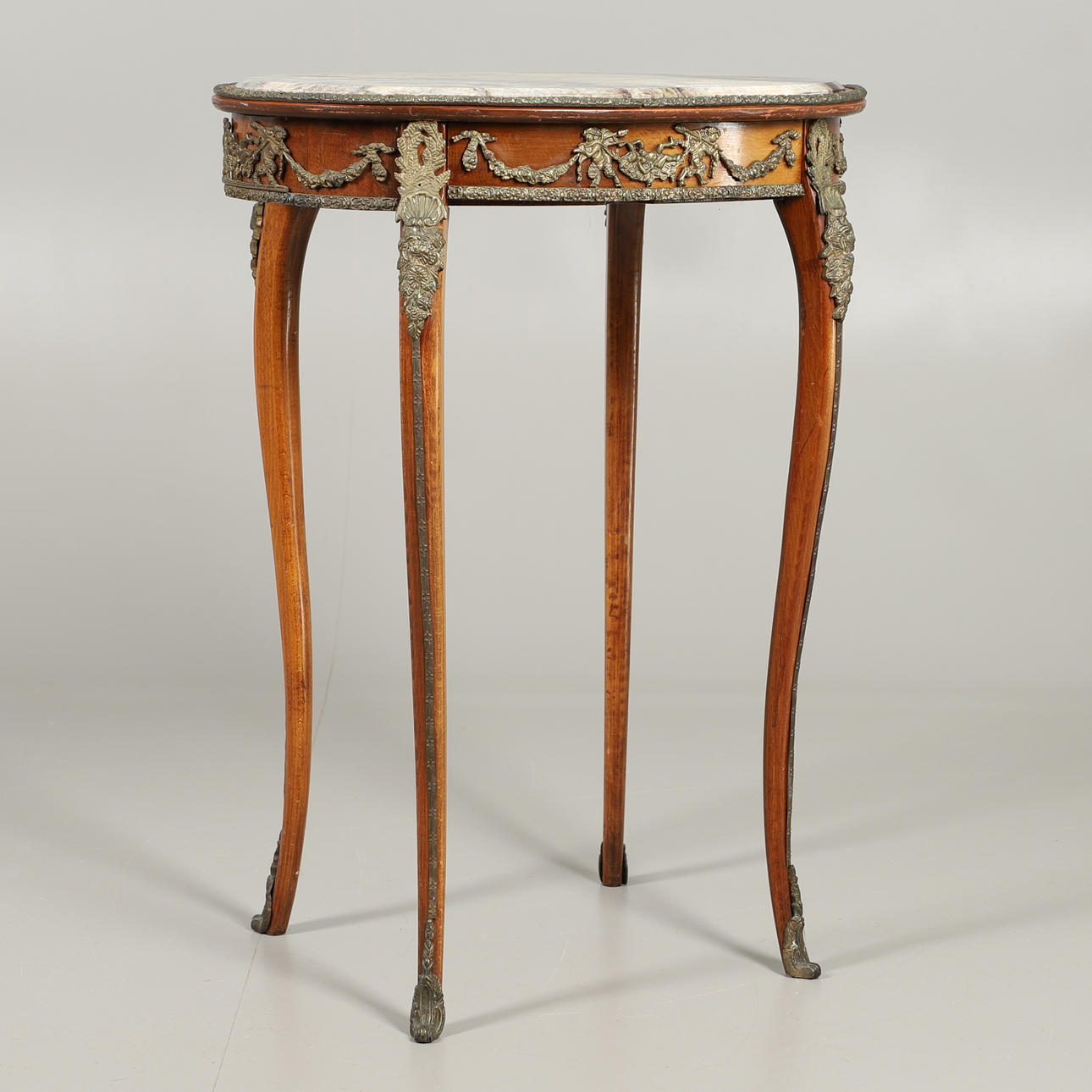 A FRENCH MARBLE TOPPED OCCASIONAL TABLE.