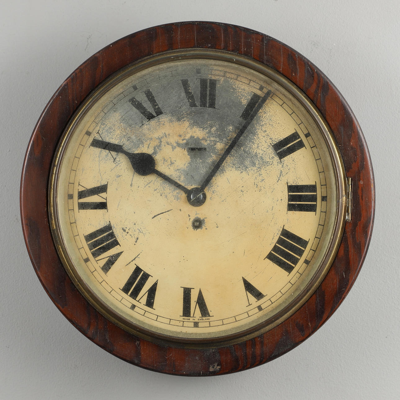 ANTIQUE SCHOOL CLOCK.