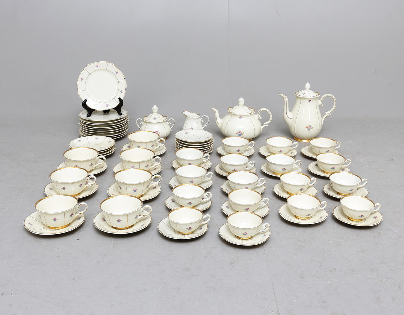 KAFFE- samt TESERVIS, 74 delar, porslin, Edward Hald, Karlskrona Porslinsfabrik, 1930-tal.