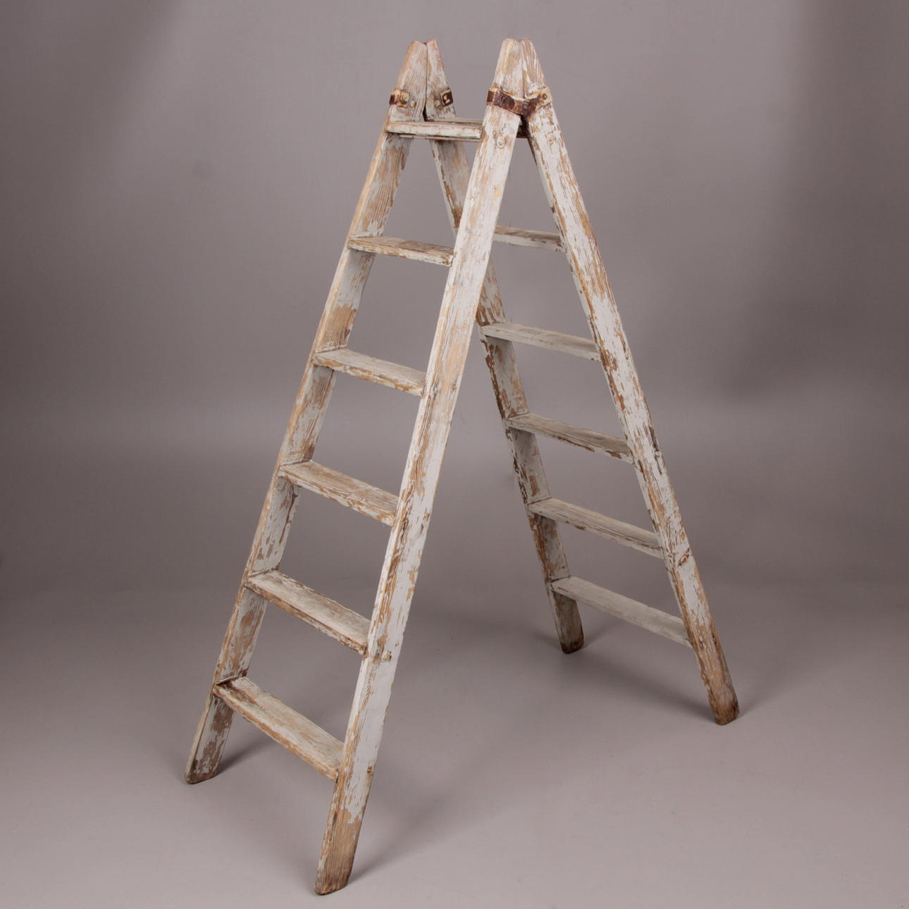 STEGE, bemålat trä, 1900-talets mitt.