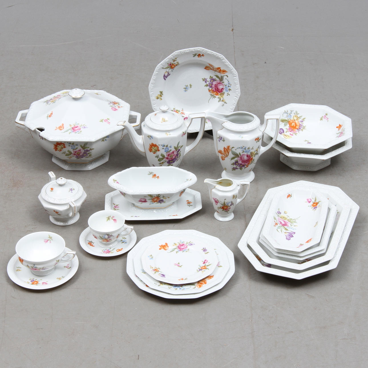 SERVISDELAR, ca 80 delar, porslin, "Maria" Rosenthal.