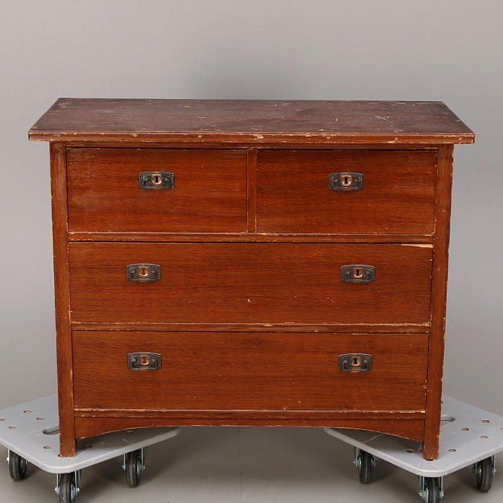 BYRÅ, furu, drickamålad, tidigt 1900-tal.