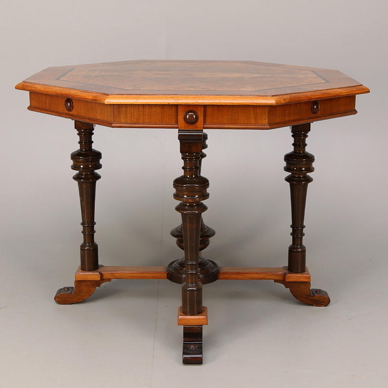 SALONGSBORD, nyrenässans, 8-kantig rotfanerad skiva, 1800-talets slut.