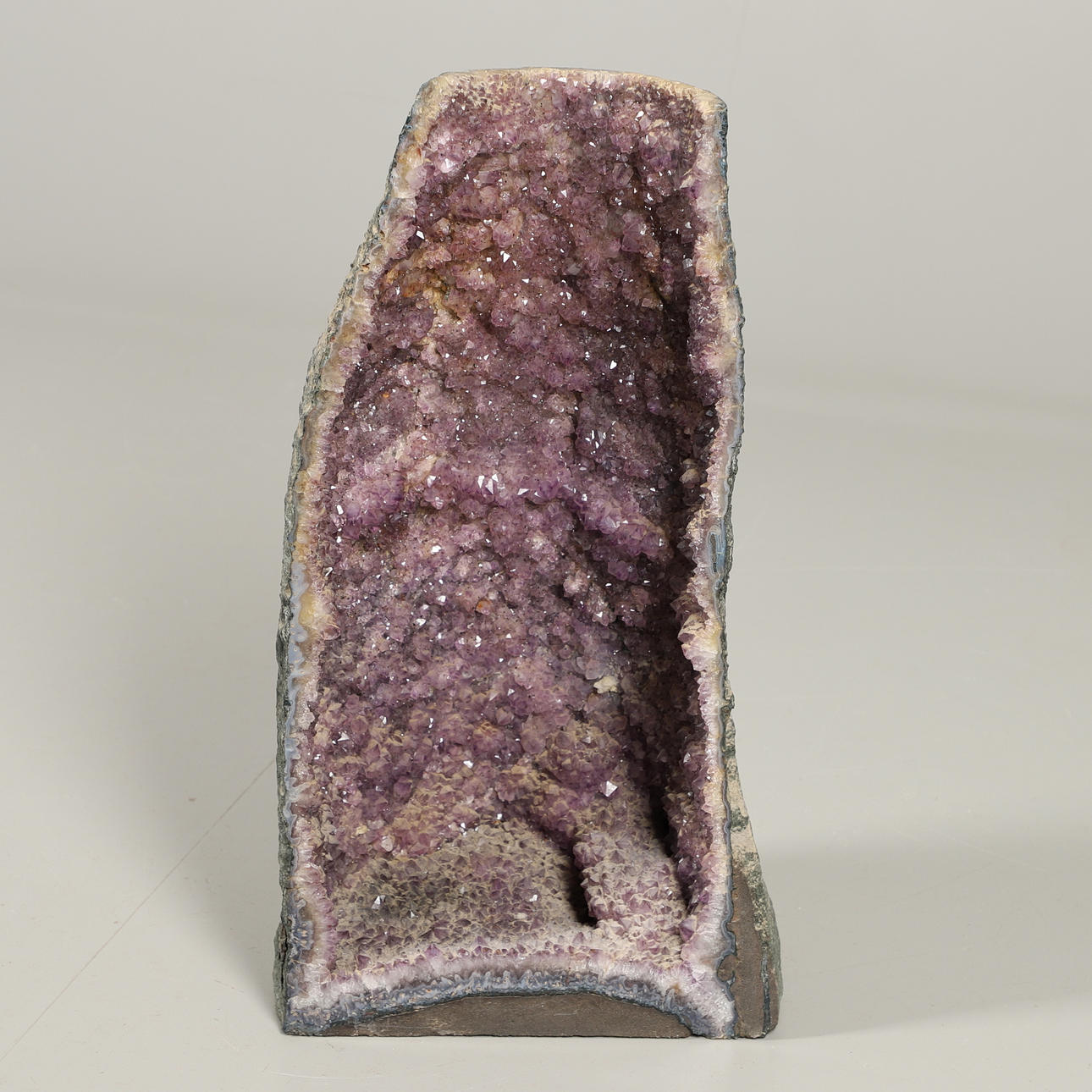 LARGE AMETHYST GEODE.