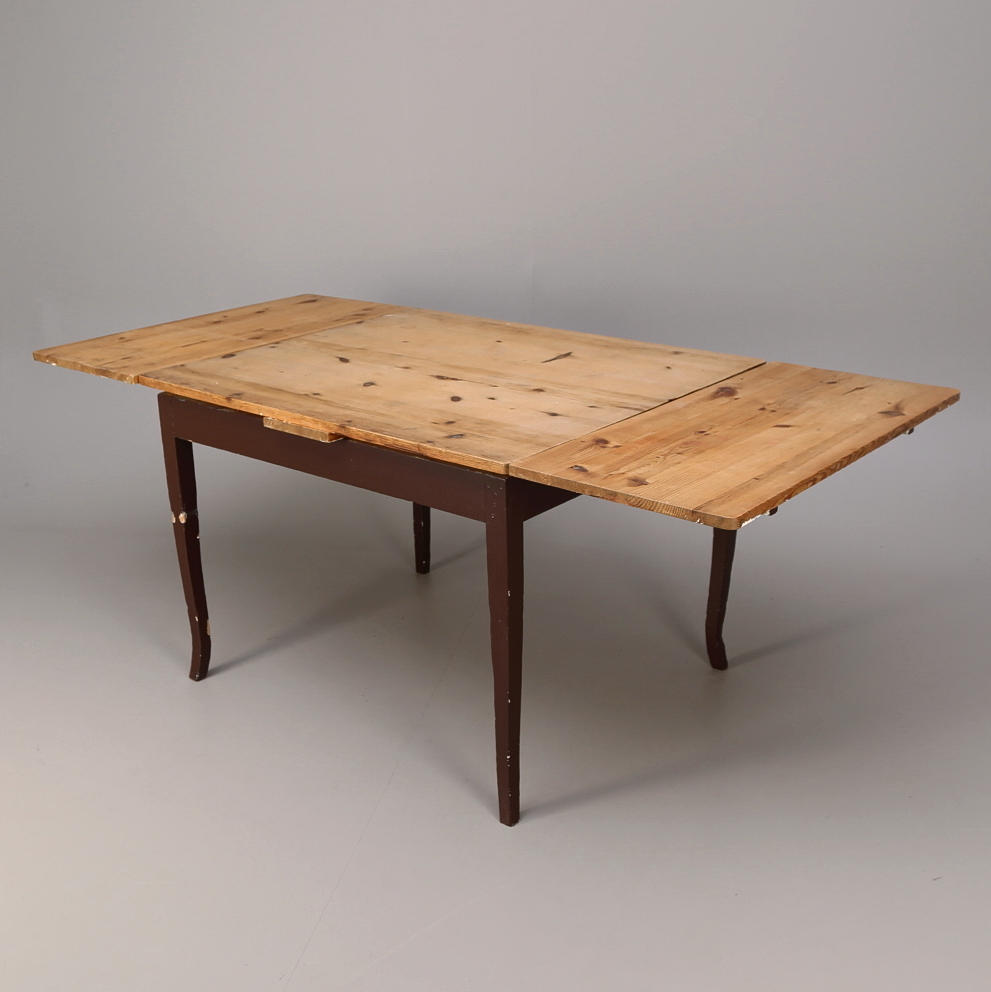 KÖKSBORD, furu, med utdragsskivor, 1900-talets första hälft.