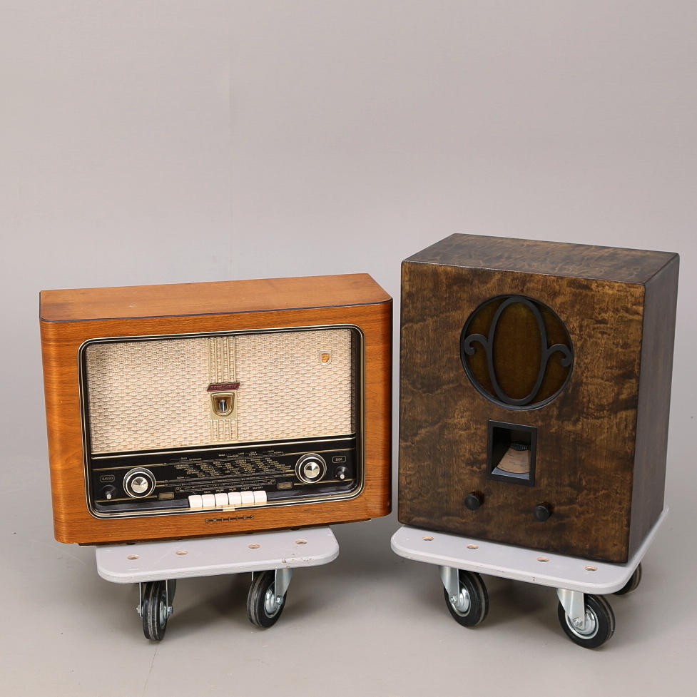 RADIOAPPARATER 2 st, 1900-talets första hälft.