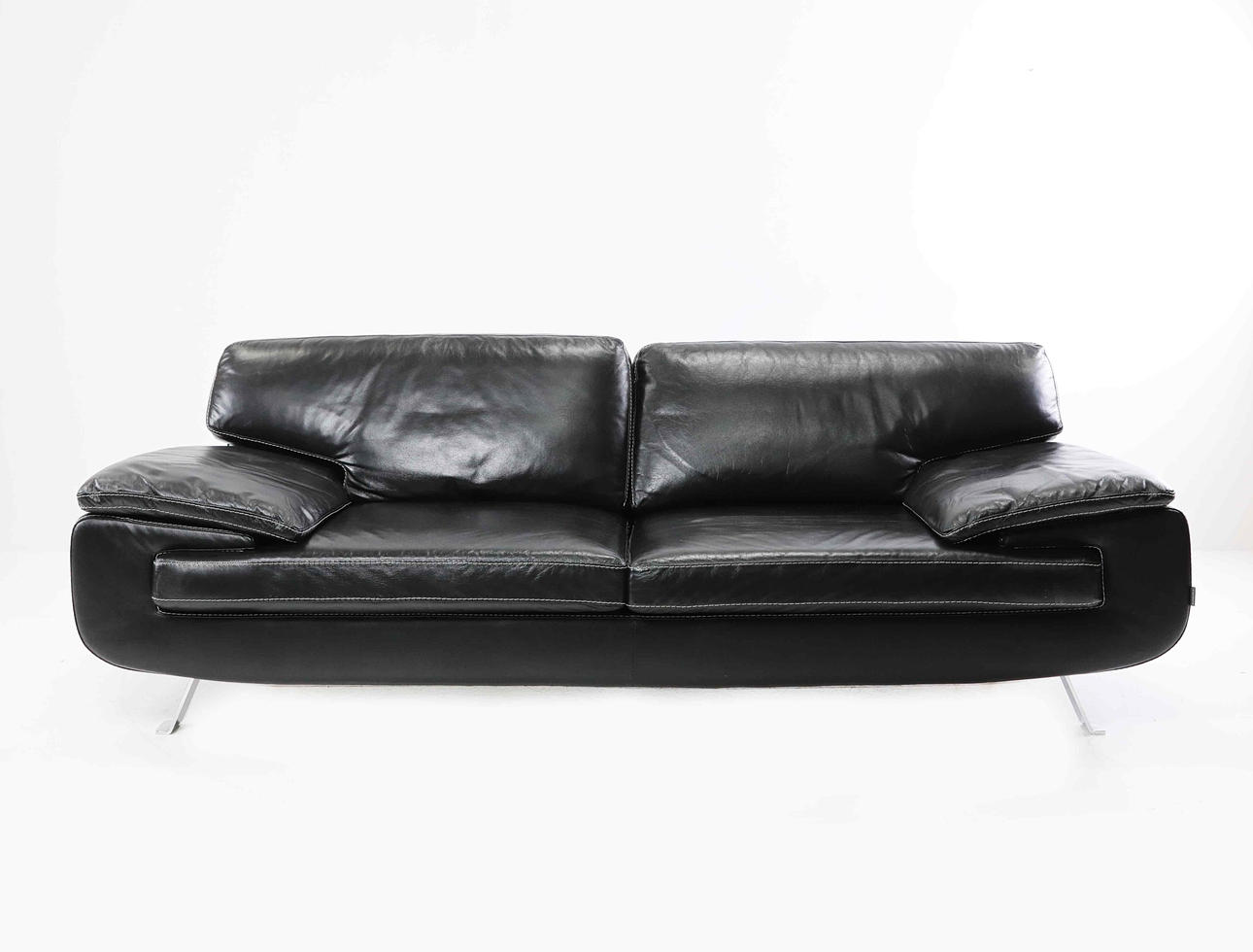 Ein Sofa, „Capri“, Furninova, 2008.