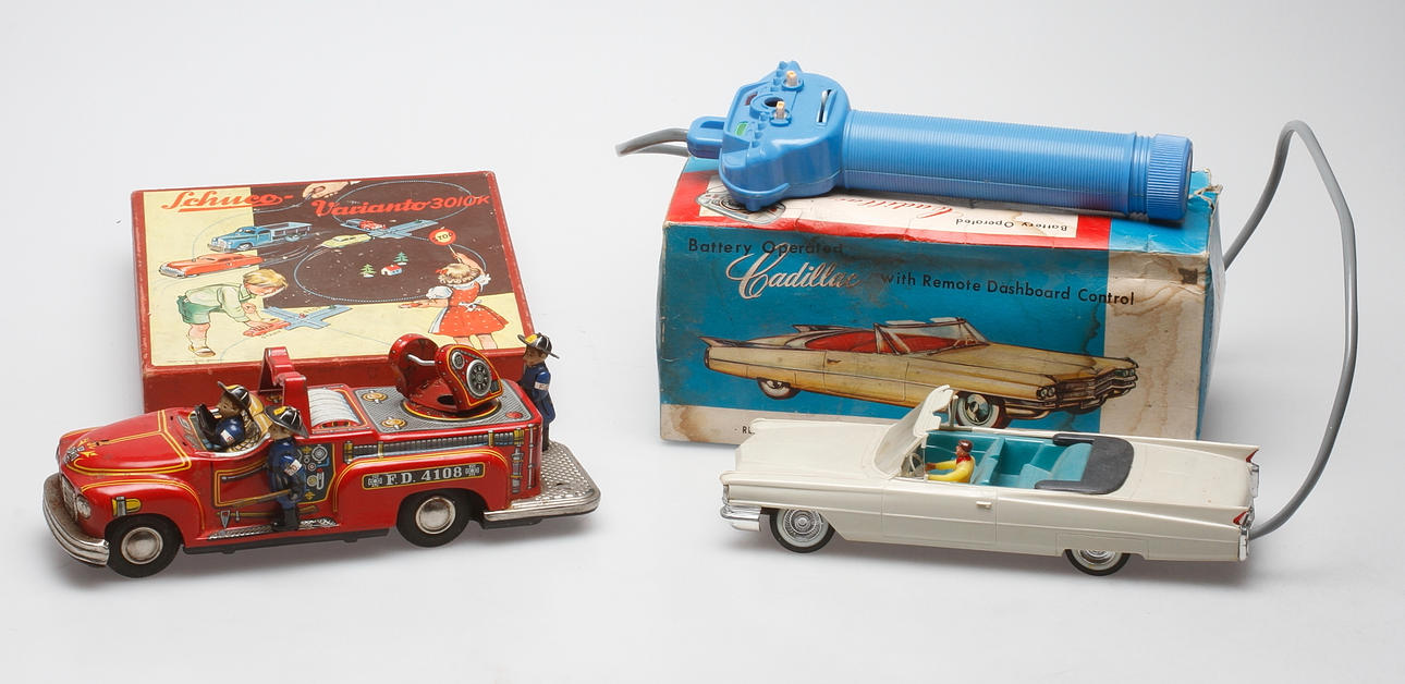 LEKSAKSBILAR, 2 st, Japan och Hong Kong samt KARTONG, Schuco.