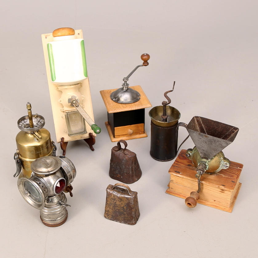 KAFFEKVARNAR 4 st + KARBIDLAMPA Impex, FOTOGEN Primus + KOBJÄLLROR 2 st.