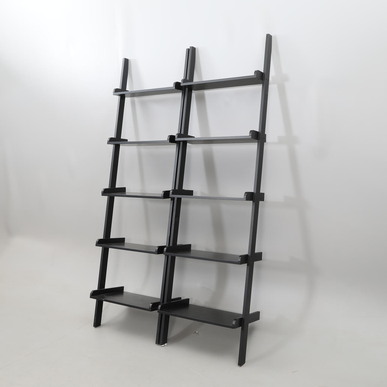 Ein Paar Wand-/Treppenregale, 2000er Jahre.