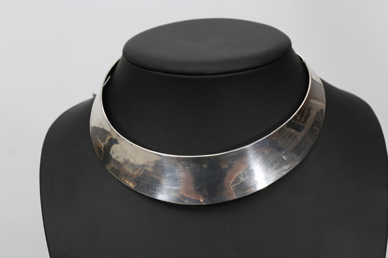 HALSRING, silver, signerad Stigbert, 48,8 gram.