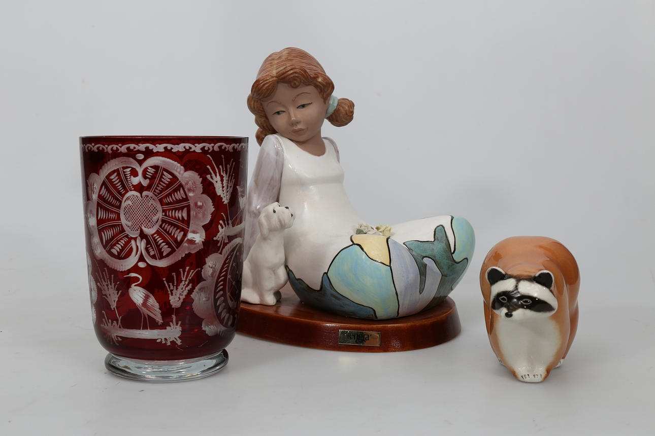 FIGURINER OCH VAS, porslin och kristall, 3 delar, bland annat Tengra.