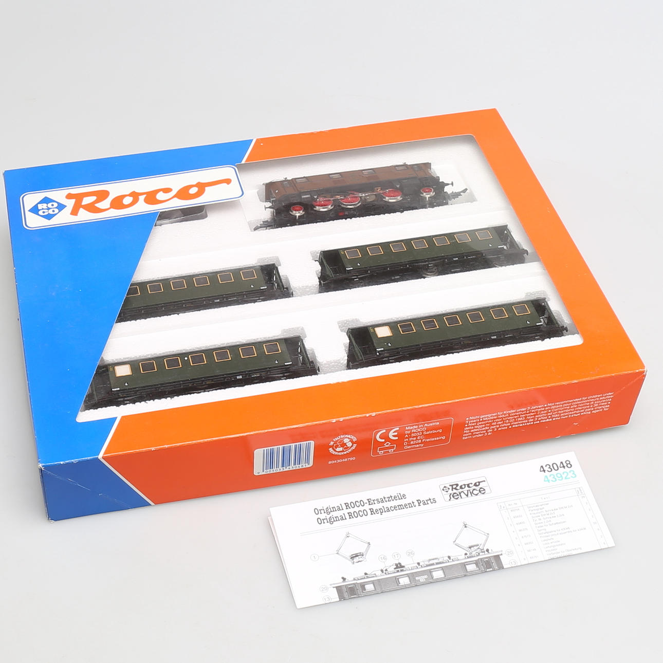 MODELLTÅG, ett set, lok samt 4 vagnar, Roco, Österrike.