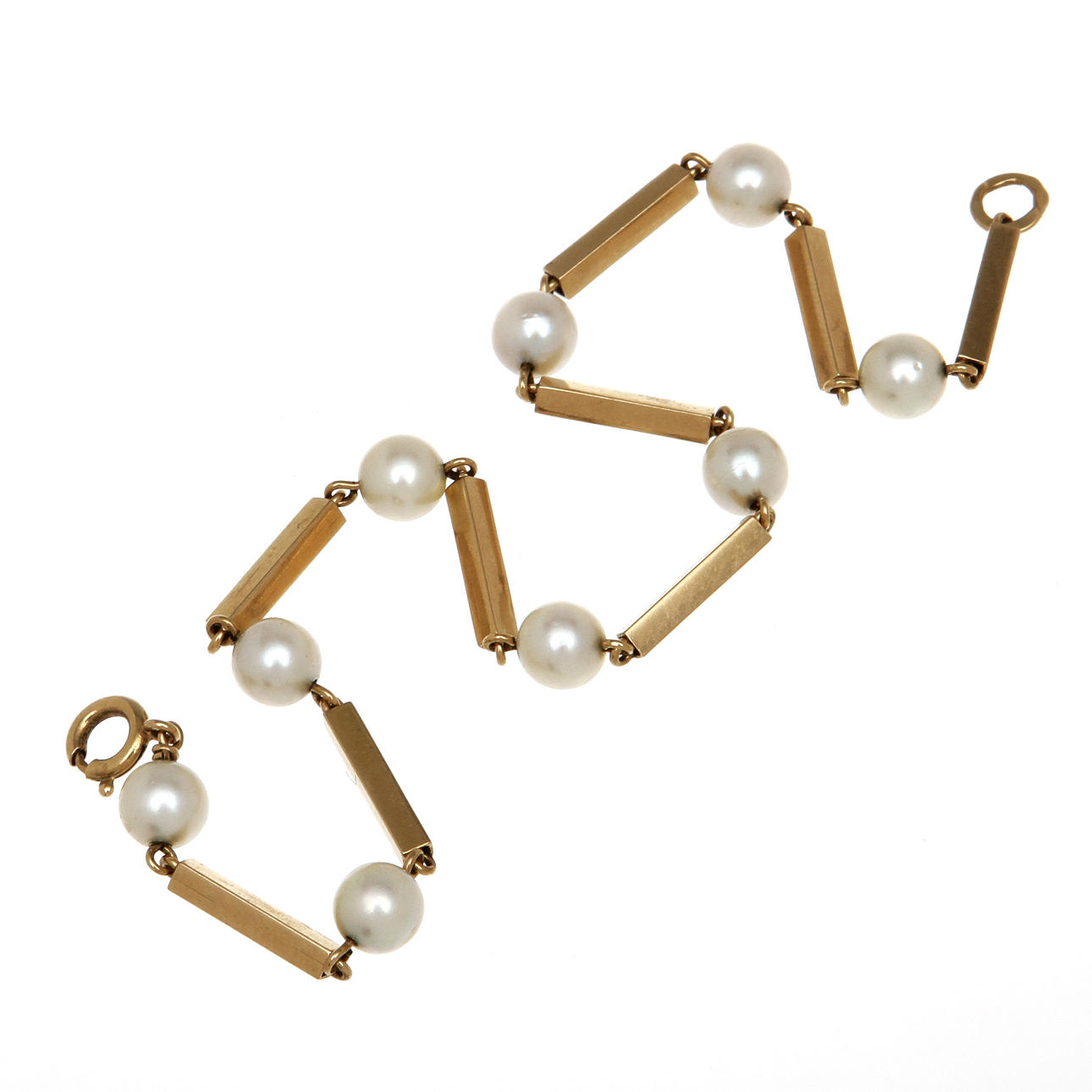 ARMBAND, 18K rödguld med pärlor. Vikt 5,3 g.
