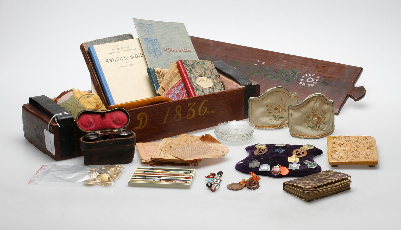 PICKNICKLÅDA BÖCKER MM, 1800-1900-tal.