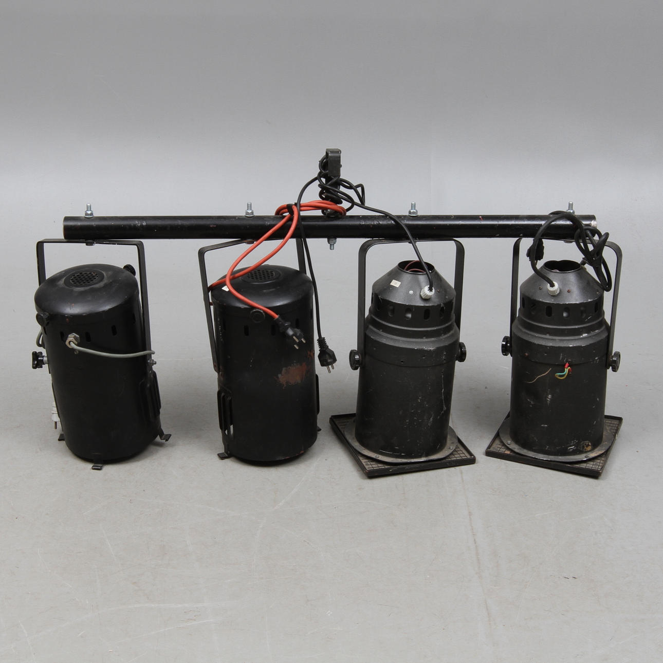 STRÅLKASTARE 2 + 2 st ljuskällor, 1900-tal.